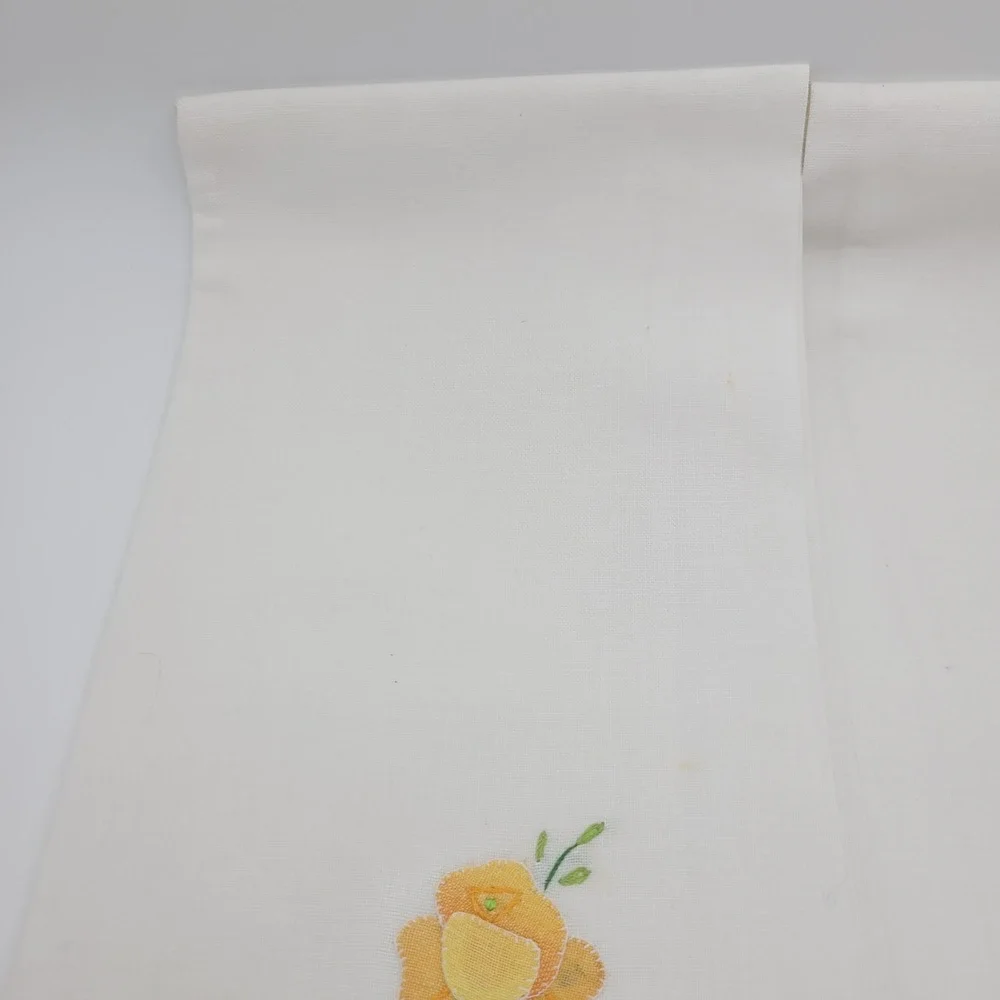Vintage Embroidered Floral Hand Towels Set of 2 White Scalloped Edge Cottagecore